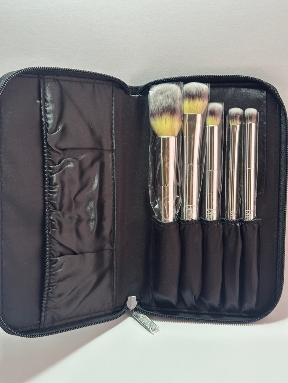 IT cosmetics Ulta Beauty Black Patent Logo Brush Case